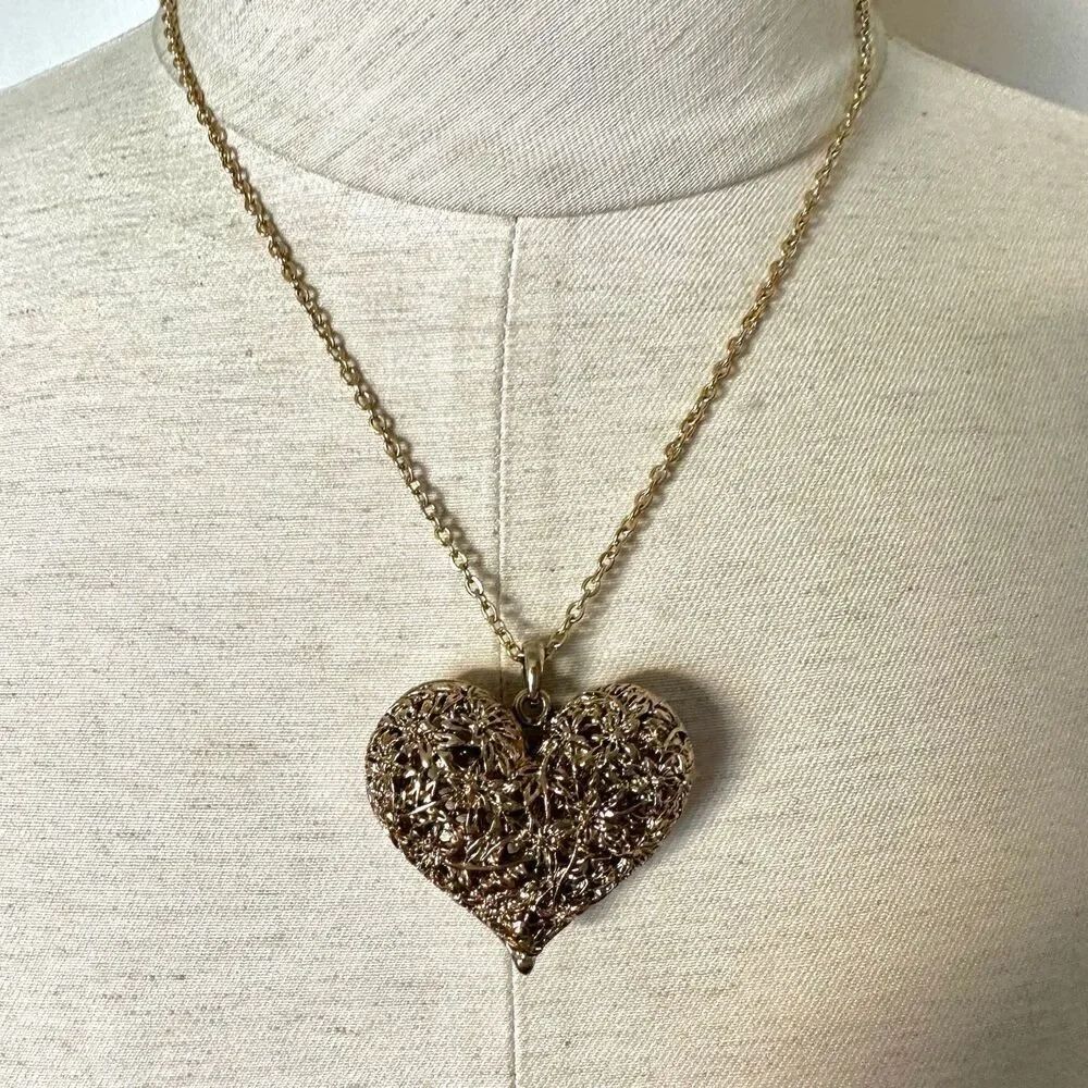 Heart pendant necklace